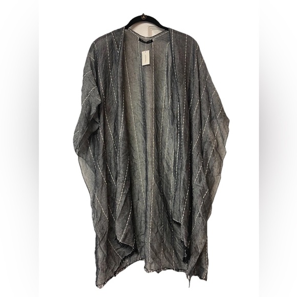 NWT Francesca’s Do Everything in Love Kimono Charcoal grey/black O/S - Picture 9 of 9